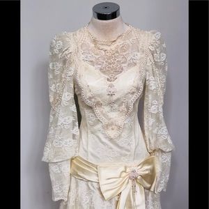 Vintage Flapper Style Wedding Dress
